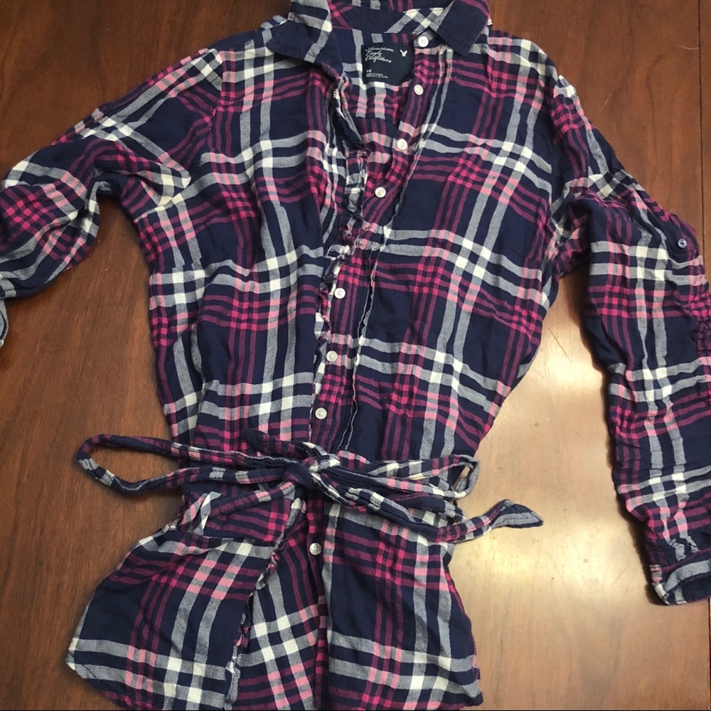 American Eagle Blue & Pink plaid button down